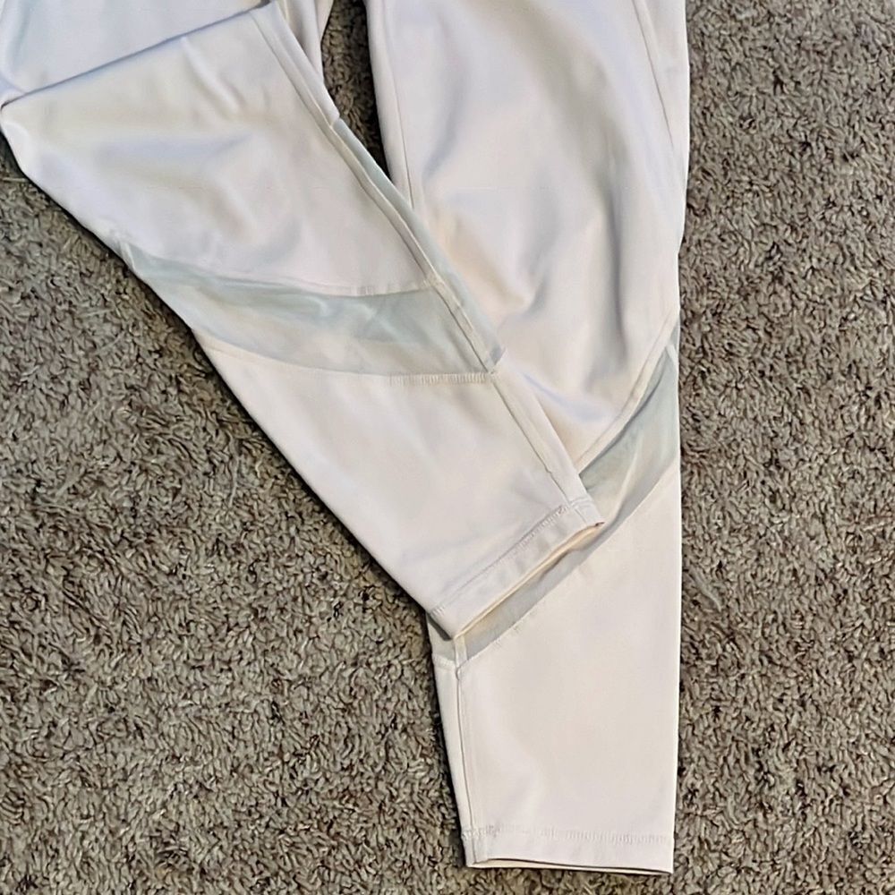 EUC Athleta Pale Peach Colored Leggings (M) - Picture 2 of 12